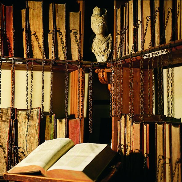 MiraKaliani's tweet photo. Reading in Restraint: The Last Chained Libraries - https://t.co/xMxYyrfBWr - #chainedlibraries #books #libraries https://t.co/etjl1QXNxG