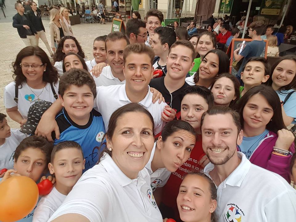 ElPimpiMalaga's tweet photo. Gracias al #DíaSolidarioPimpi la @AsocNenaPayne podrá seguir atendiendo a todos niños #RevolucióndelAmor! https://t.co/icFwY6rAW2