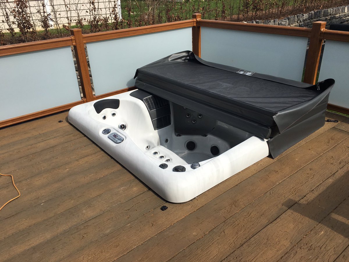 Great day delivering another 2 Top spec tubs to <a href="/lodgesinwales/">Plas Coch</a> for their amazing Super lodges!