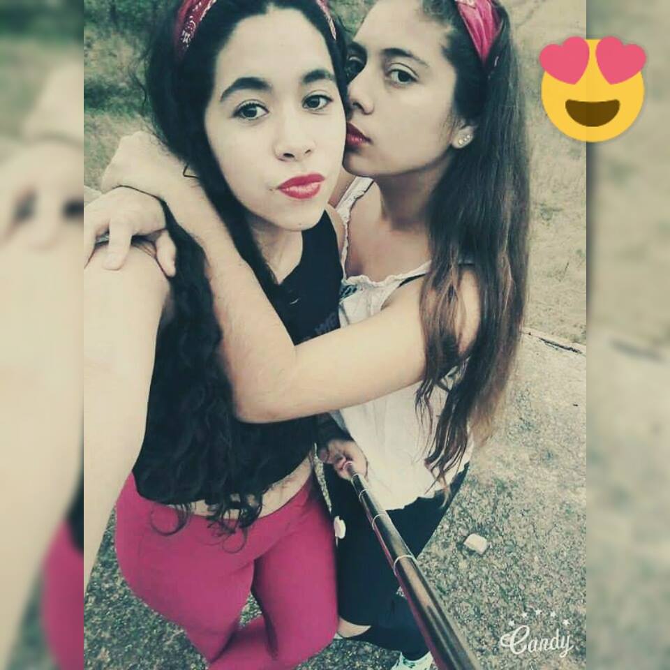 Camiinecuu's tweet photo. Soos de oro pendeja!! <3 :3 @Sasha_Barbera https://t.co/lmmdtbBske