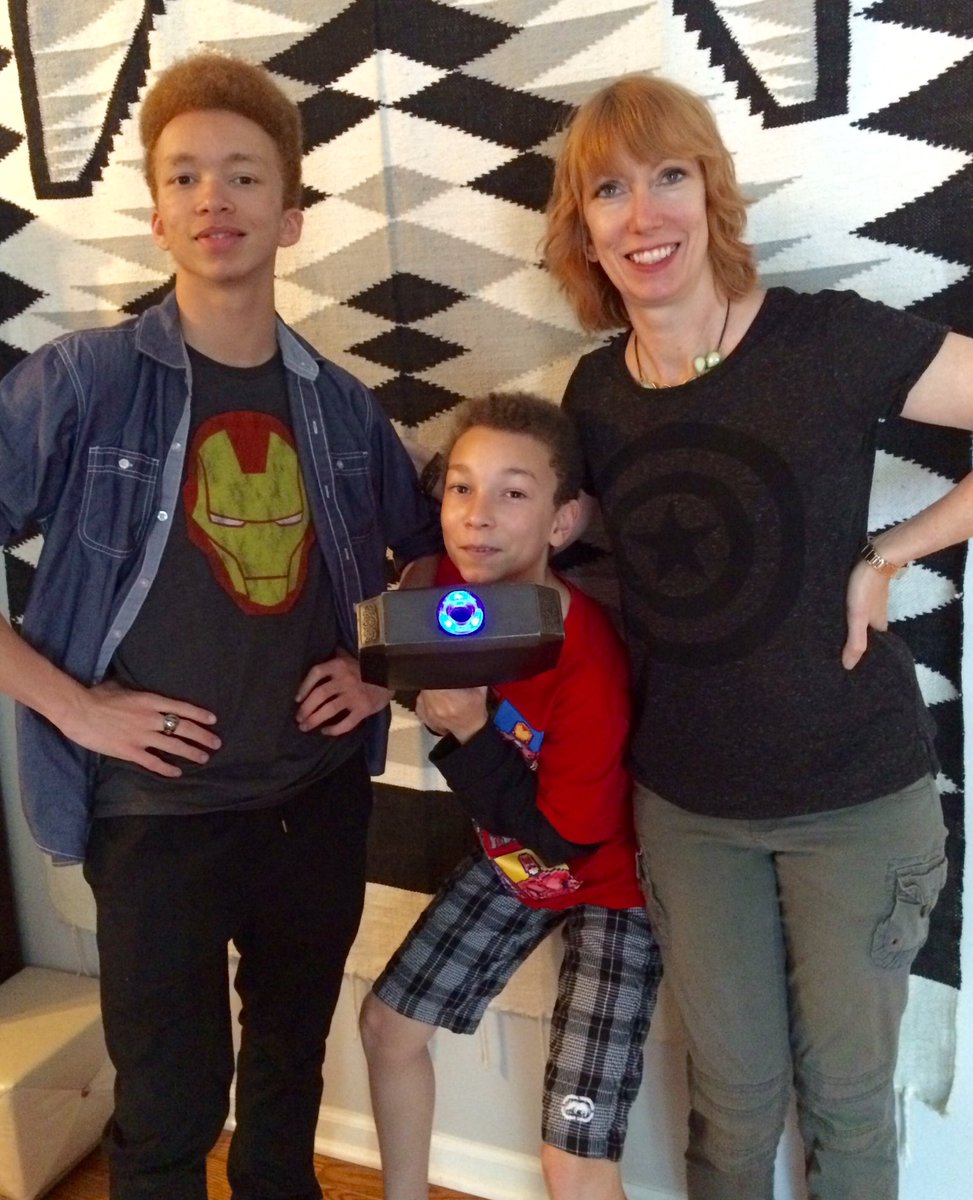 HansenCarpenter's tweet photo. @CaptainAmerica split the difference for #MarvelMother'sDay https://t.co/eBla8nVp7h