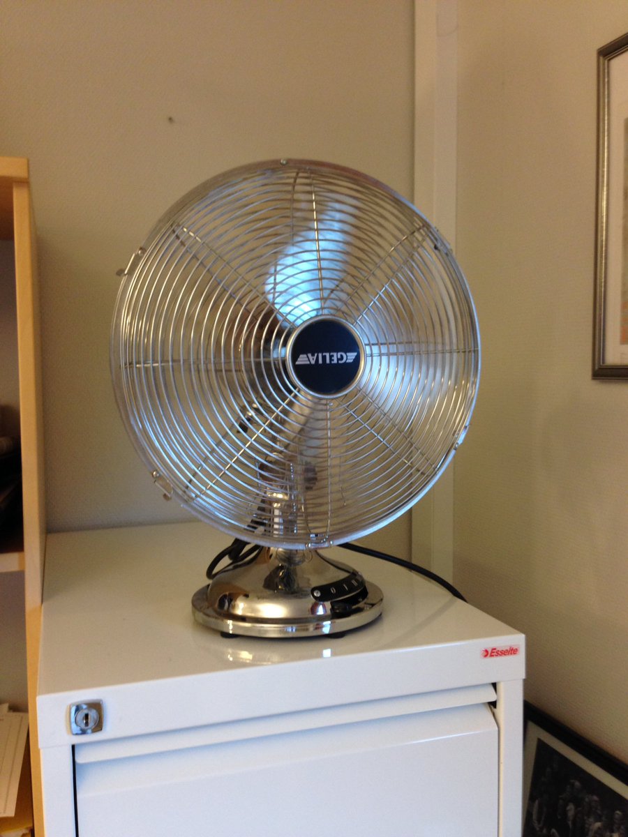 gunillaordell's tweet photo. My precious! #28grader #kontor #rektor https://t.co/L89V4gJtva