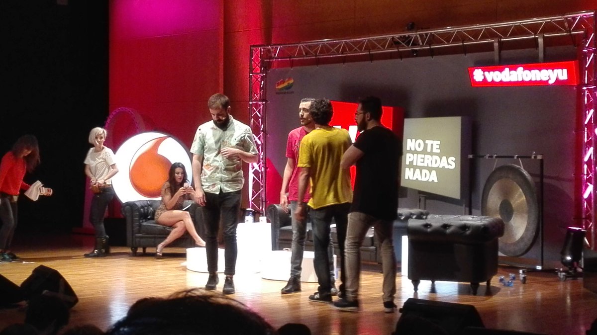 alejandroct95's tweet photo. En el programa @vodafoneyu #yuSOS (4) @DaniMateoAgain @SrCastelo @lorenacastell @LoreyMoney https://t.co/loxLkrSUda