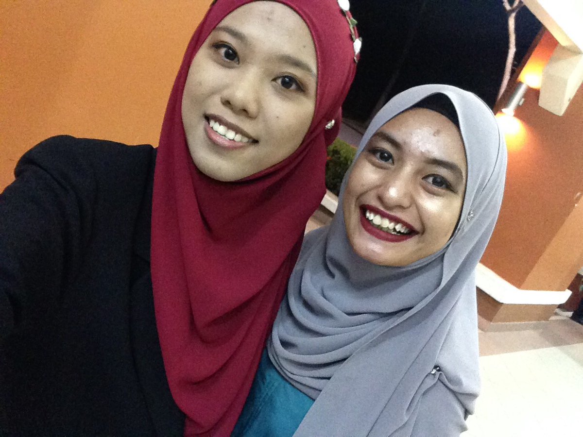 shutnindown's tweet photo. Eh biro protokol pun kena banyak bergambar 😌✨💕 #festasis #agd #asasi #kuis https://t.co/M44QoqtZM5