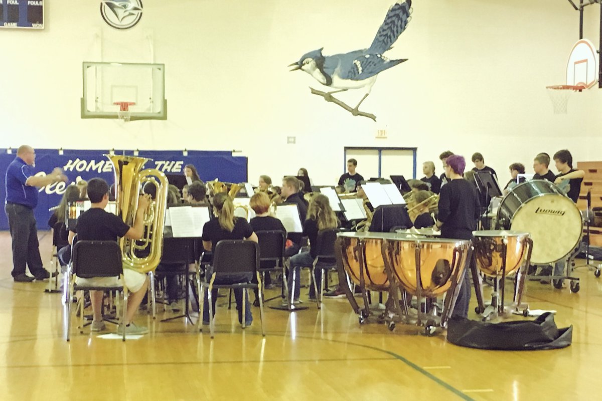 rgordon04's tweet photo. Clever band giving an excellent performance for K-4 Ss! #CR5pride @CleverBluejays @CleverBands @CleverBandMan https://t.co/A2oTbJCzYm