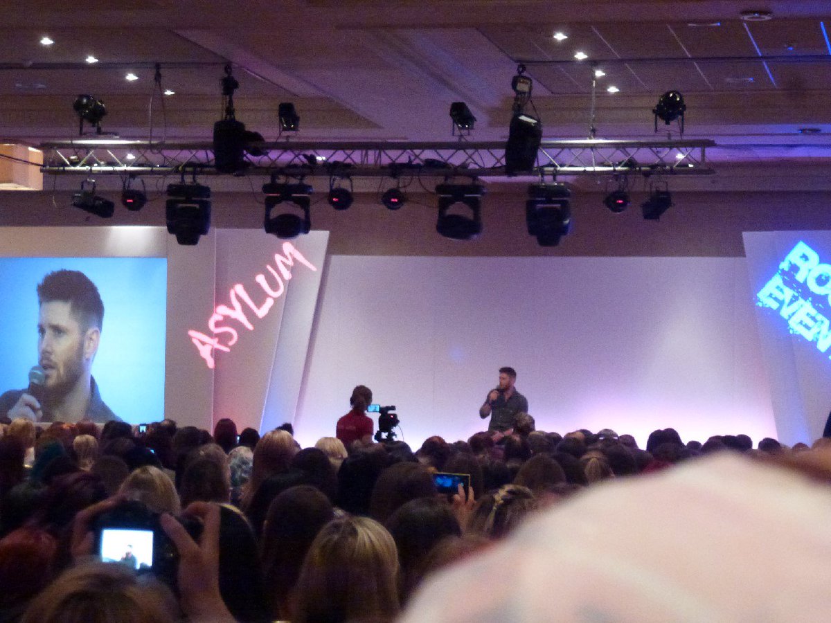 whitcartercutie's tweet photo. some of my camera photos from the Jensen panel (please don't steal them) #asylum16  @JensenAckles https://t.co/5vFzChCzc3
