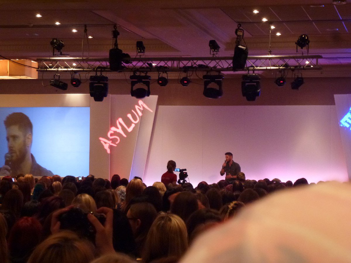 whitcartercutie's tweet photo. some of my camera photos from the Jensen panel (please don't steal them) #asylum16  @JensenAckles https://t.co/5vFzChCzc3