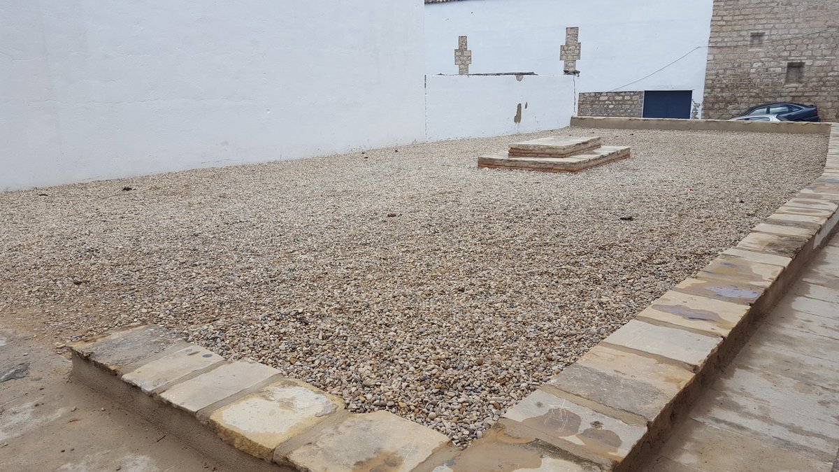 manolocortesm's tweet photo. 20 💩 de 🐕 he contado en la medio remodelada Plaza del Rostro.150 bolsas=1.80€ No es cuestión de dinero. Es EDUCACIÓN https://t.co/UUOqDHbdBt