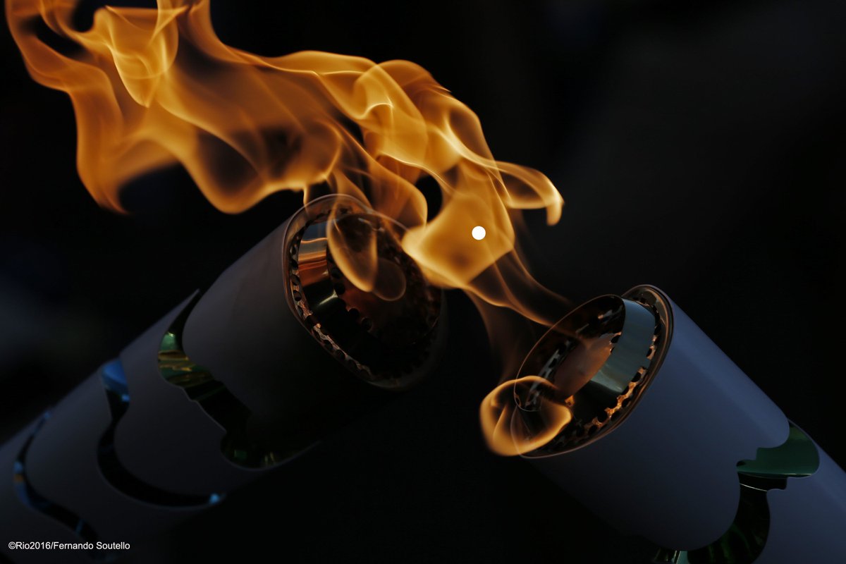 Olympics's tweet photo. Can’t stop kissing. 🔥🔥 #OlympicFlame #RoadToRio @OlympicFlame https://t.co/j6jr5yT3dz
