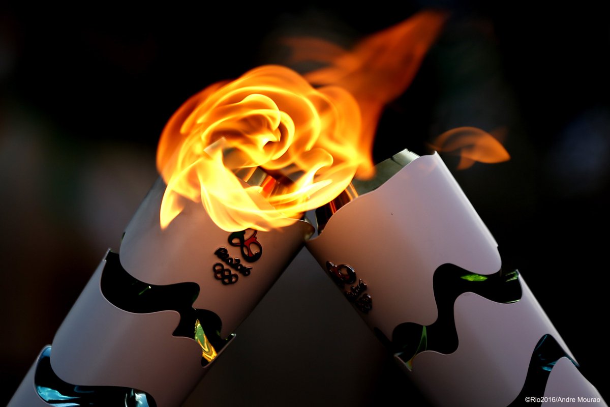 Olympics's tweet photo. Can’t stop kissing. 🔥🔥 #OlympicFlame #RoadToRio @OlympicFlame https://t.co/j6jr5yT3dz