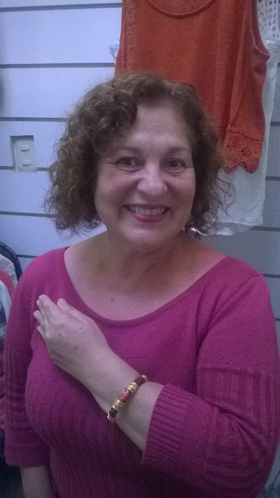 kolorsca's tweet photo. La feliz mamá ganadora de la pulsera de @kolorsca Participo y gano en @LaNueva883FM y @jcanovozcoach https://t.co/HsR0YpUx3F