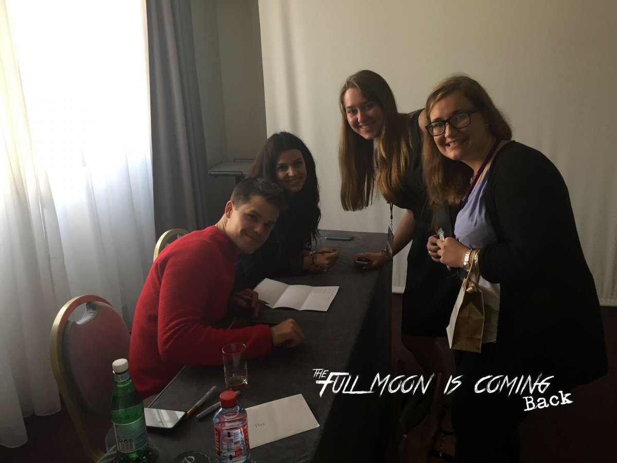 TeenWolfcon's tweet photo. Il y a un an💜 #Souvenirs #TFMICB #HollandRoden #MelissaPonzio #LindenAshby #MaxCarver #CharlieCarver https://t.co/YTX7a2c6wo