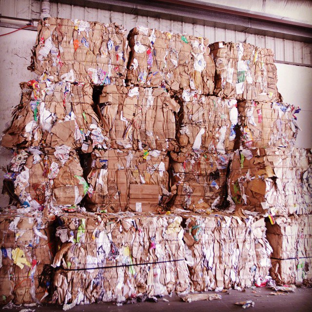 WasteManagement's tweet photo. We recycled and composted more than 8.4 million tons of paper and cardboard in 2015. #ThinkGreen https://t.co/RgLREPa0iq