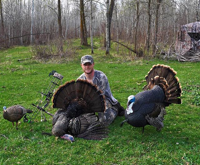 DiamondArchery's tweet photo. Fan Share: @keithlovelace with his first Archery Tom. #diamondarchery #InfiniteEdgePro π·: @wildwingoutdoors https://t.co/If24ekhEde