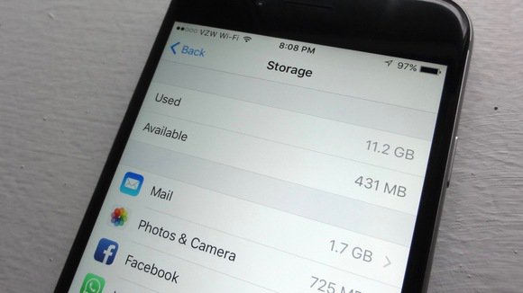 macworld's tweet image. 5 quick ways to recover storage space on an overstuffed iPhone or iPad. macw.us/1OkBikI