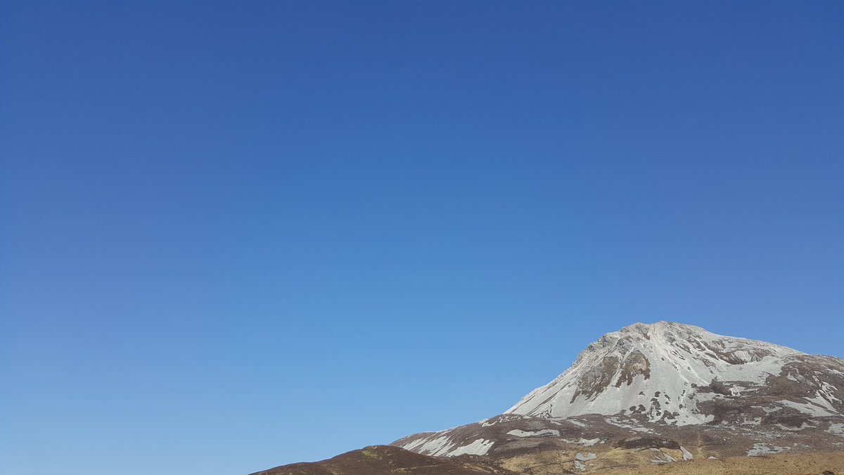 Errigal_Hostel's tweet photo. No clouds!! We actually had NO clouds today!! #Excited #CloudFreeZone @UniqueAscent @DonegalHour @HiIreland https://t.co/Ih621EBEDq