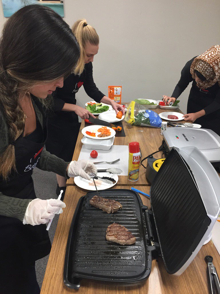 GigiFood's tweet image. .@GigiFood Learn healthy beef prep:Top sirloin155 kcal/3oz. &amp;lt;10% total daily calories,&amp;gt;10% of 10 nutrients #rdtobe