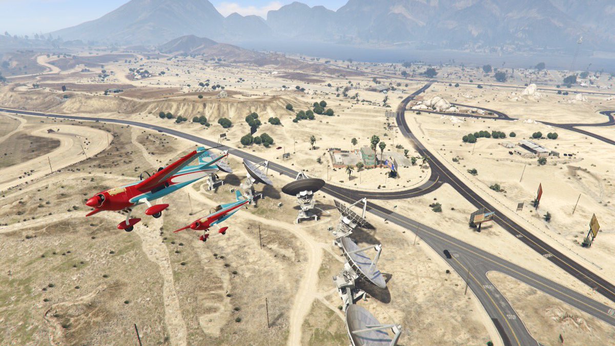 SS_Arrows's tweet photo. 2-ship formation flyby over the great town of Sandy Shore! #TeamSandyShore https://t.co/FWBsXwBCWt