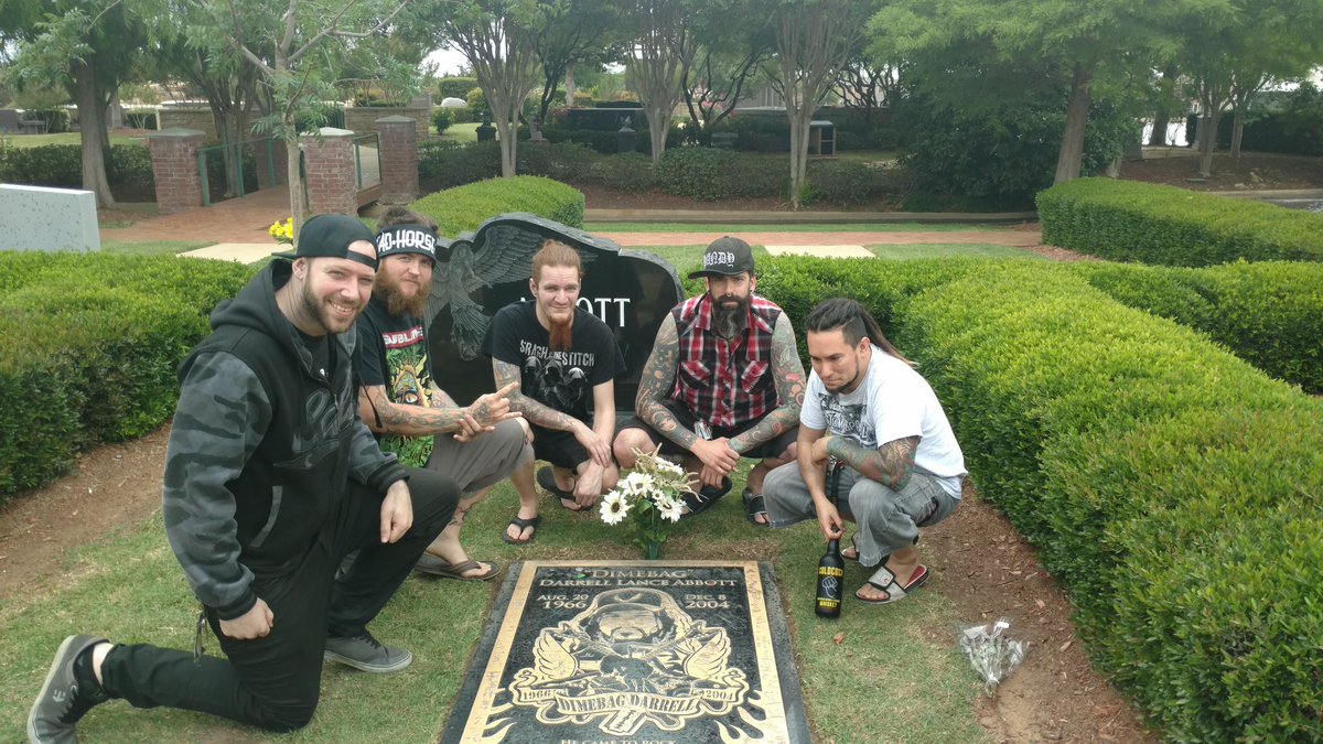 BScreamAtTheSky's tweet photo. #Coldcock #spectorartistrock #ErnieBall #PRS #EMG #DeadHorseTrauma #Dimebag #CockandBallRockTour https://t.co/G9QFQVgVCV