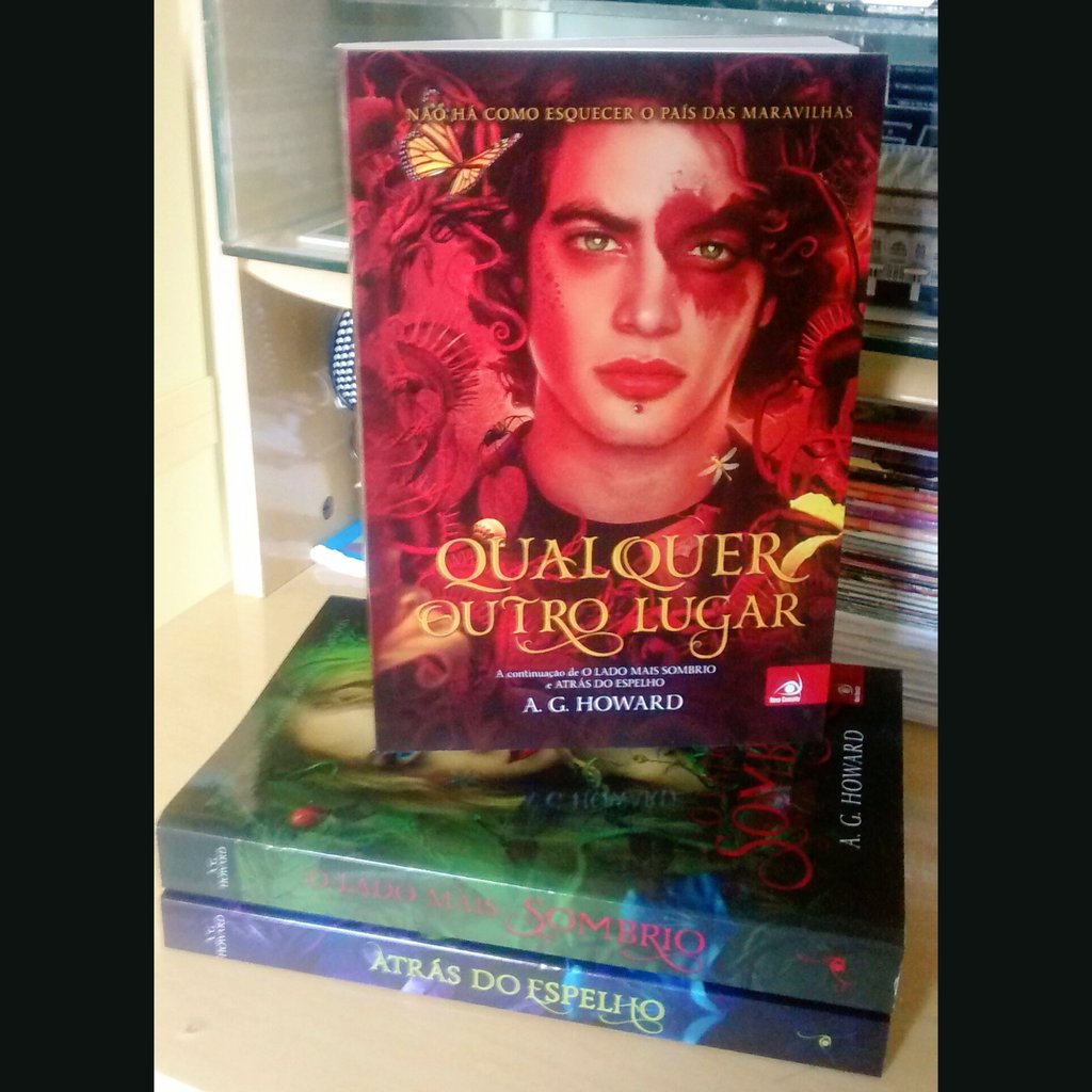 queh_vascaina's tweet photo. Chegouuuu! 👏👏👏
#QualquerOutroLugar  😍😍  @aghowardwrites #Splintered #Unhinged #Ensnared 📚 @Novo_Conceito https://t.co/gtXGu972Rm