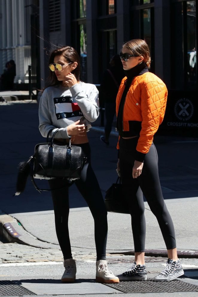 Celebs in Leggings on X: Gigi & Bella Hadid both in black leggings   / X