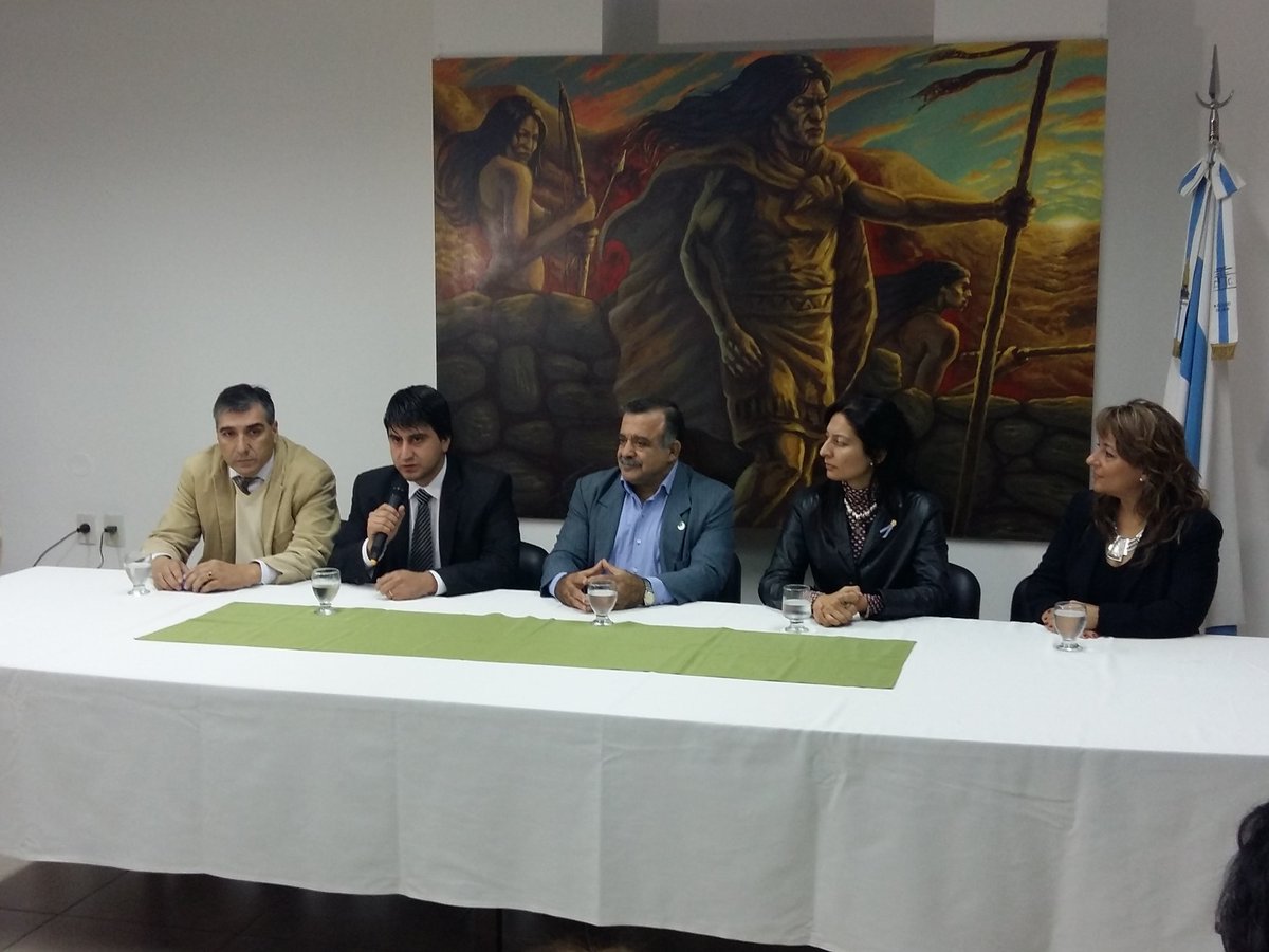 PrensaBV's tweet photo. El Intendente Dr Sebastian Salazar. Firmó un convenio para la apertura de la Receptoria,de la Defensoria Del Pueblo https://t.co/zN3HLUkLCX