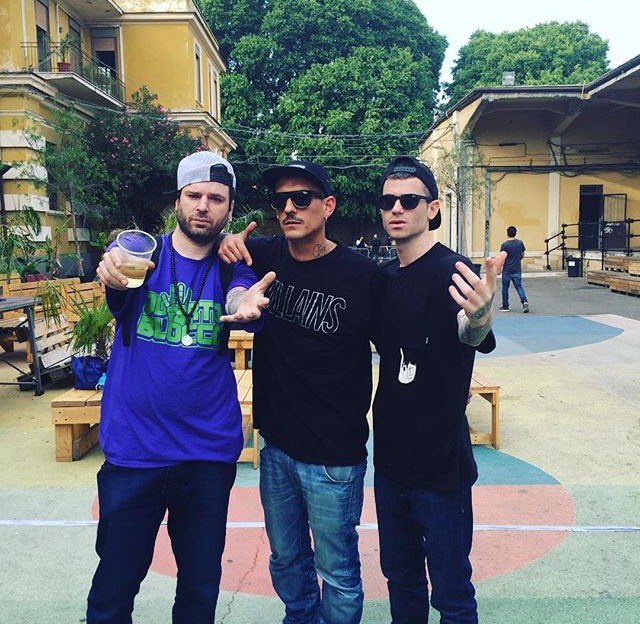 La gemellata <a href="/GemelloTK/">GemelloOfficial</a> <a href="/MetalCarterTk/">Metal Carter</a> <a href="/Noyzofficial/">Noyz Narcos</a> <a href="/PropagandaRoma/">Propaganda Agency</a>