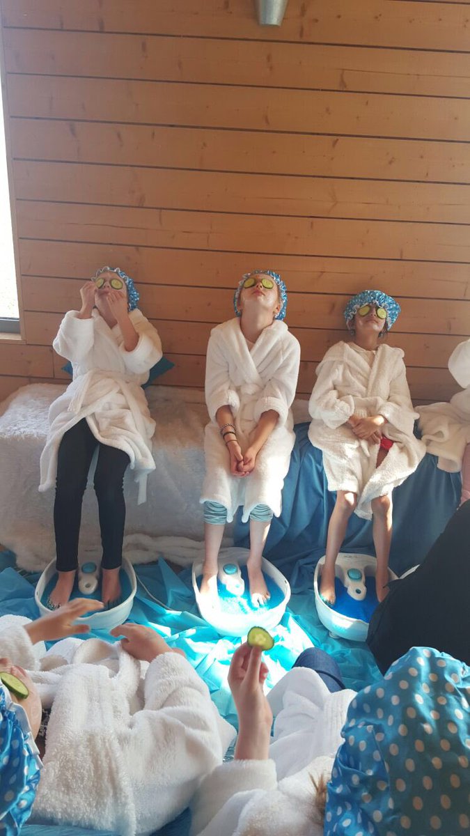 DollyParties's tweet image. Pamper party by the seafront 👌