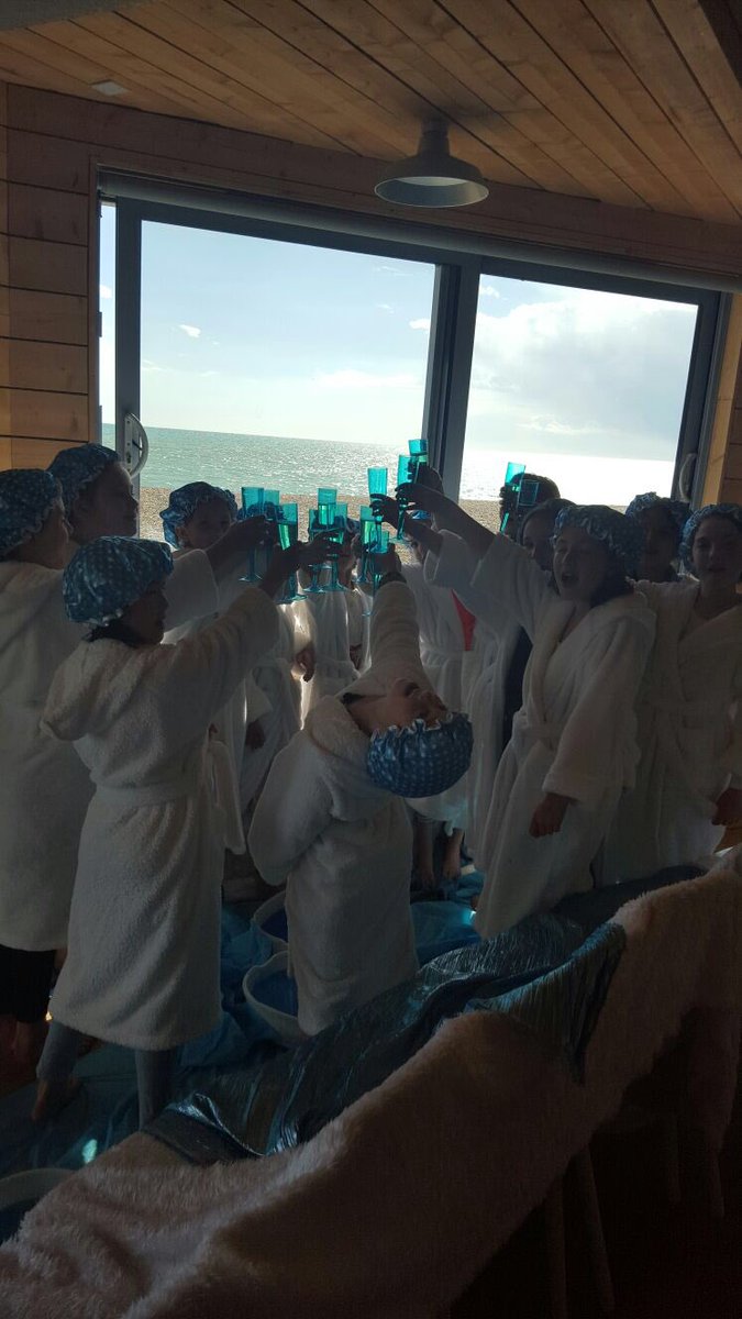 DollyParties's tweet image. Pamper party by the seafront 👌