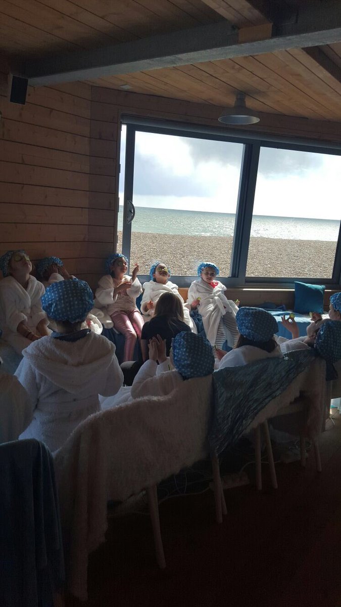 DollyParties's tweet image. Pamper party by the seafront 👌