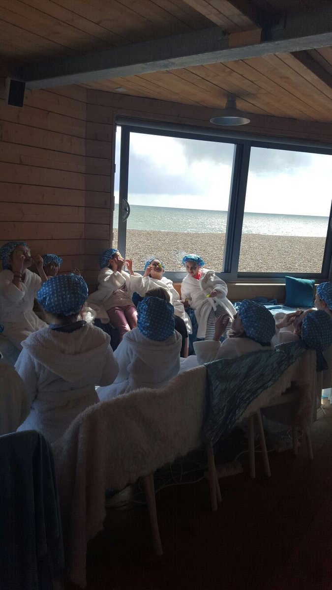 DollyParties's tweet image. Pamper party by the seafront 👌