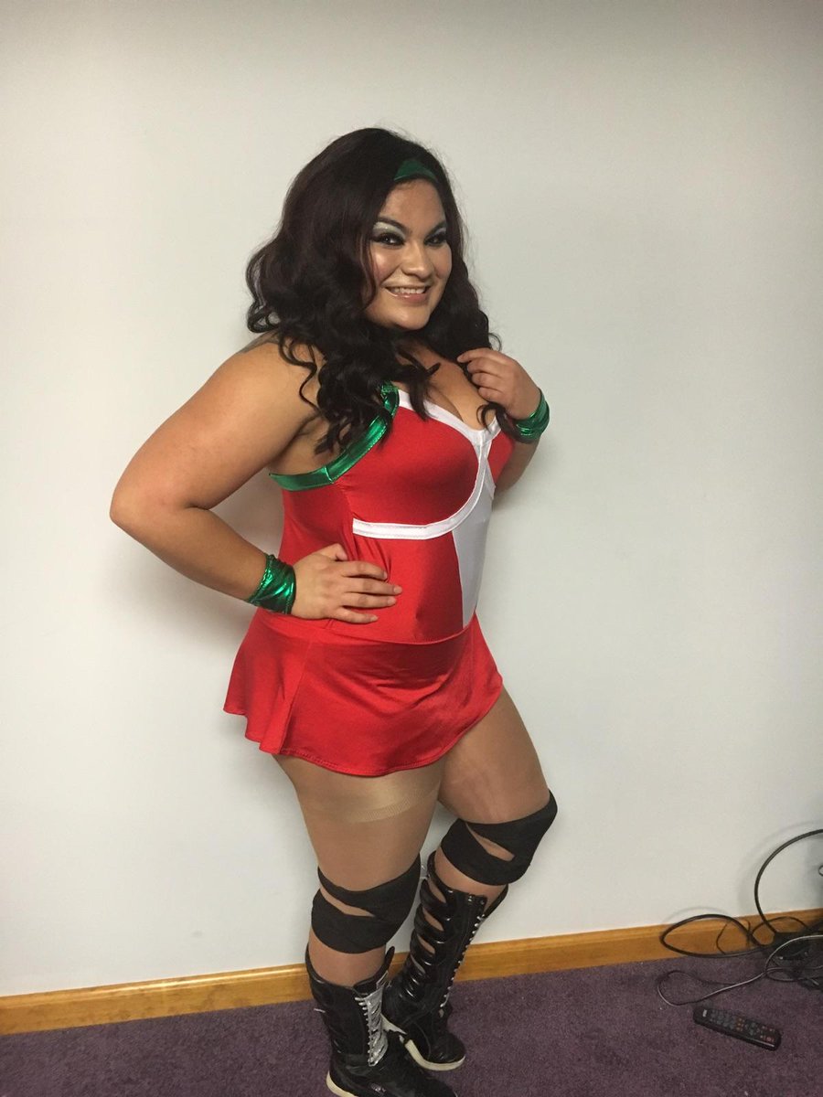 It was so much fun to make this "SrirachaMuchacha" #wrestling costume for <a href="/PalomaStarr/">Paloma</a> !