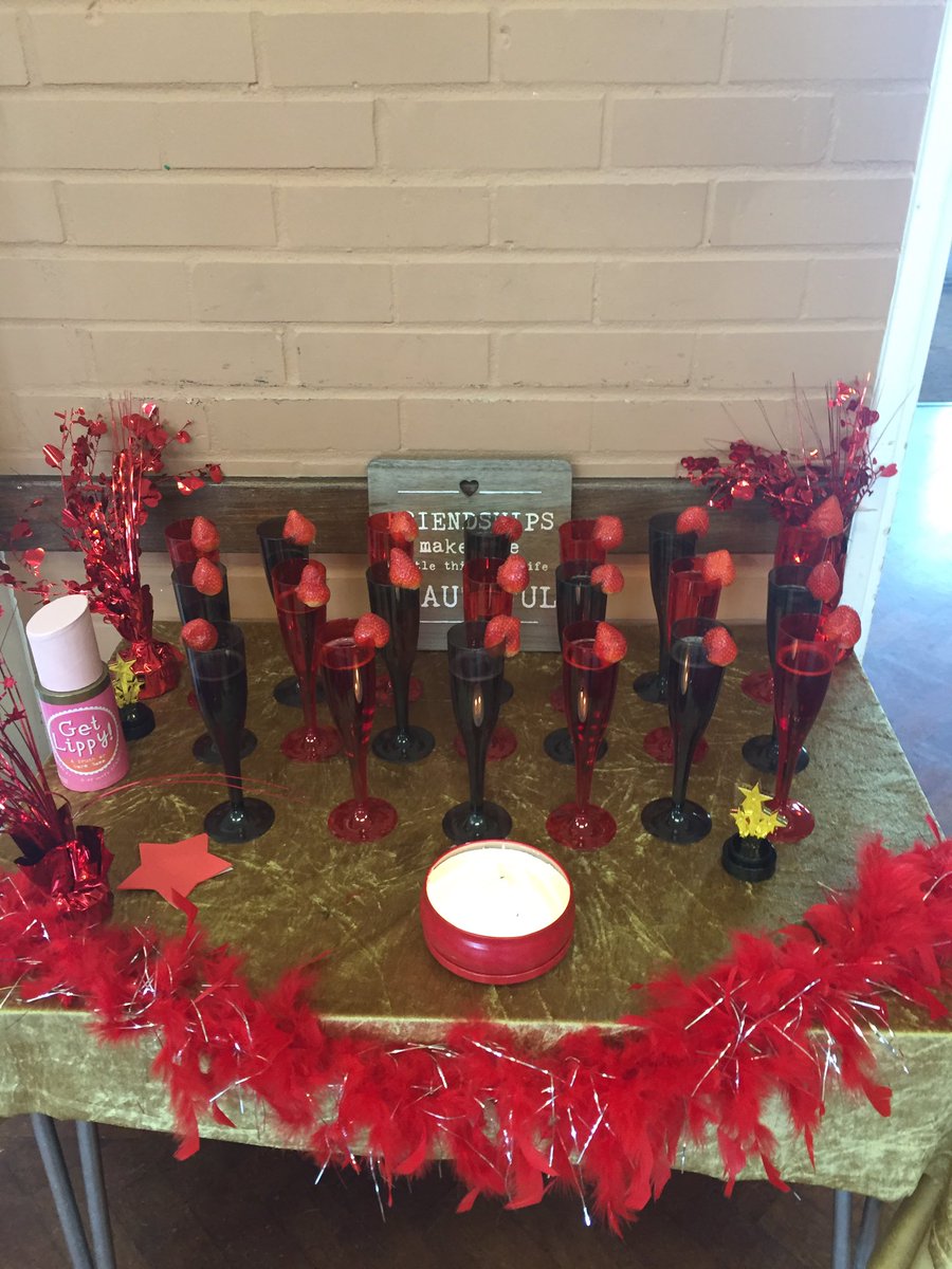 DollyParties's tweet image. Hollywood theme pamper party 🎬