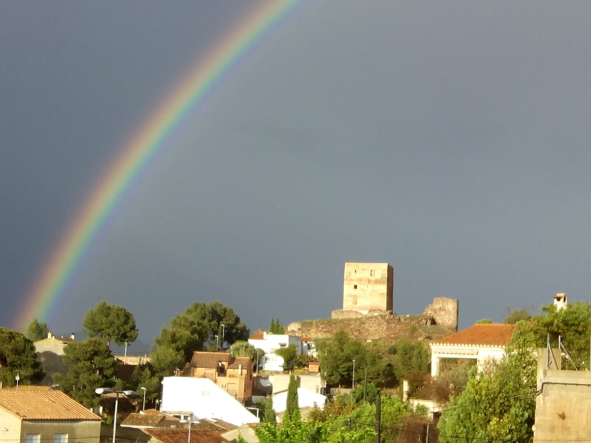 sanmomo2's tweet photo. Tras la lluvia, Castillo de Torres Torres (Valencia) @monicalopez_tve @martinbarreiro @mbarreiro_tve @ElTiempo_tve https://t.co/X9vWvFzVyD