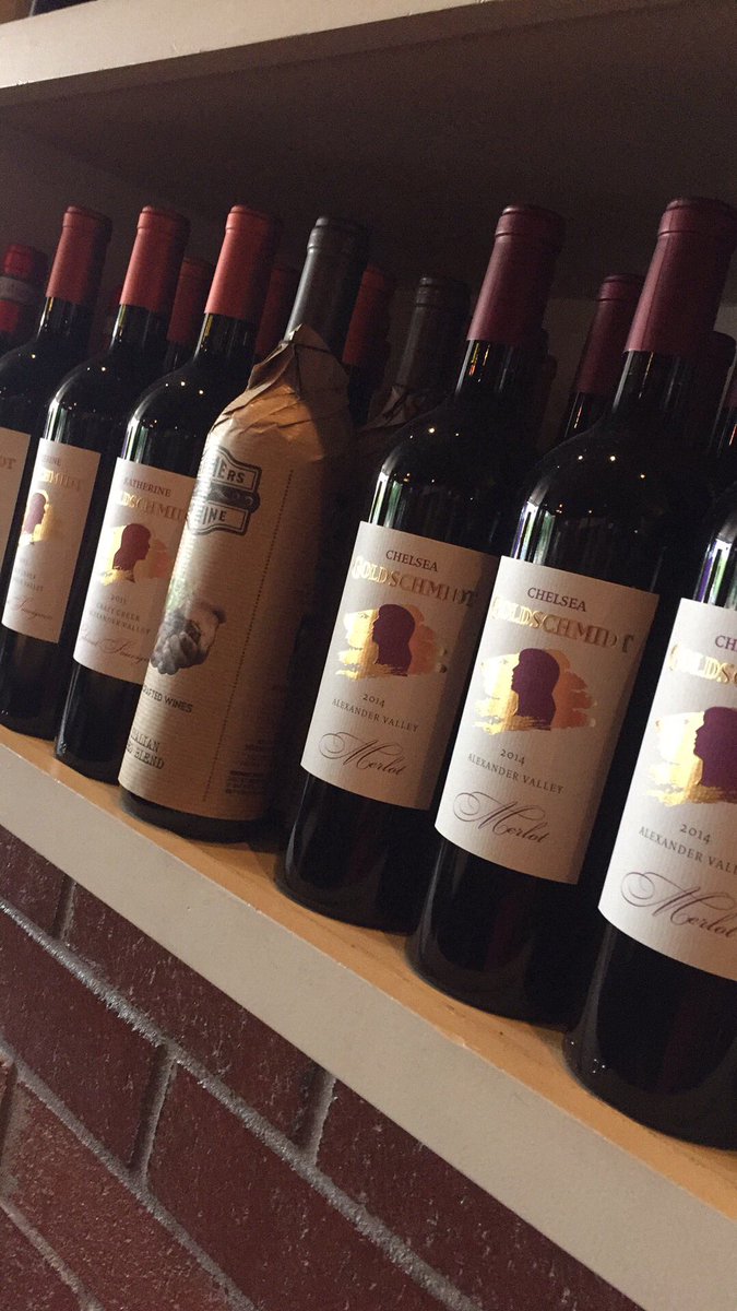 InzoItalian's tweet photo. It's wine Monday!We all know what that means- 30% off bottles of wine all day!! Come enjoy a bottle of wine with us! https://t.co/ONAAUzJgUo