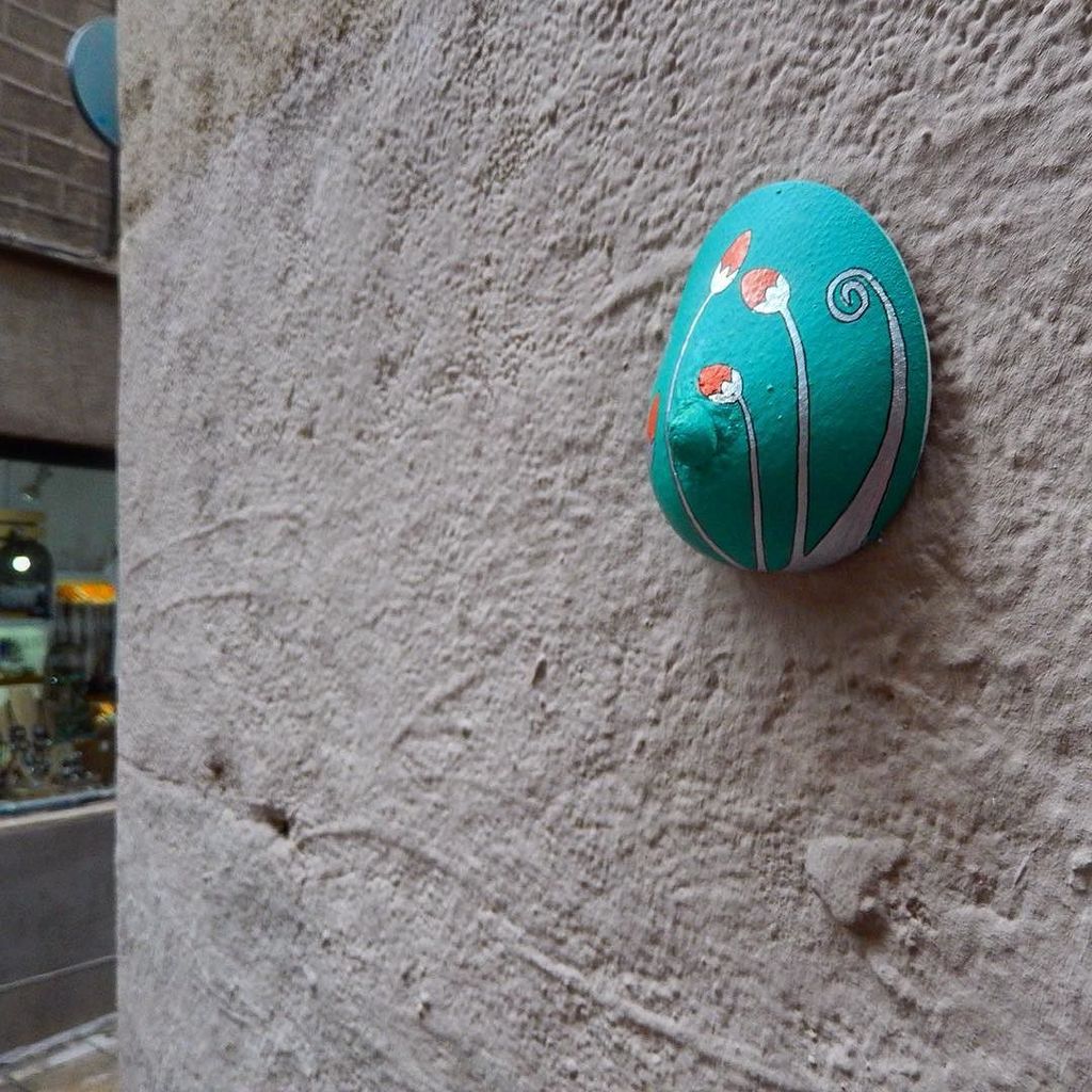 StArtEverywhere's tweet photo. 'Another boob in the wall' #intralarue #intra #barhellona #barcelona #freethenipple #titsout #streetart #streetartp… https://t.co/cwTTHME6d9