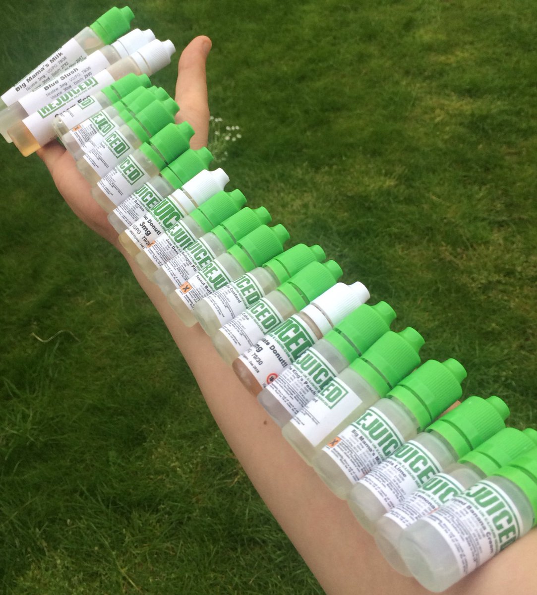 itfc4eva's tweet photo. Handcheck are so yesterday. I present #armcheck 😂 fine selection of juice brought from @RE_JUICED https://t.co/hANSHaUa8j