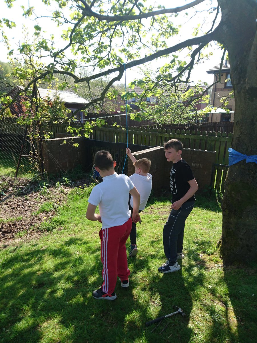 Darnley_Primary's tweet photo. P5a outdoor learning during Health Festival.Thanks @JeelyPieceClub. #denbuildingrocks #greatoutdoors #teamwork2016 https://t.co/RYzfPvaPRQ
