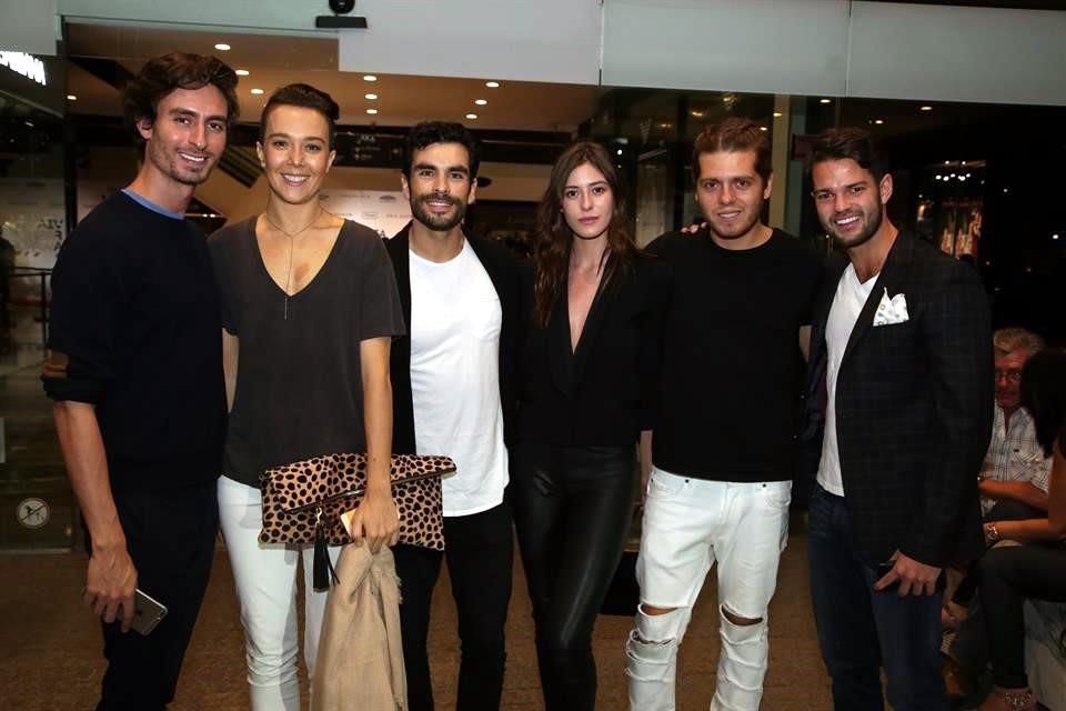 Adry84Paz's tweet photo. @GonzaloGarVi @krisgoyri y #DavidSouza en #NookGuerrero📷 vìa  @reformaclub https://t.co/8wPlGXaQme