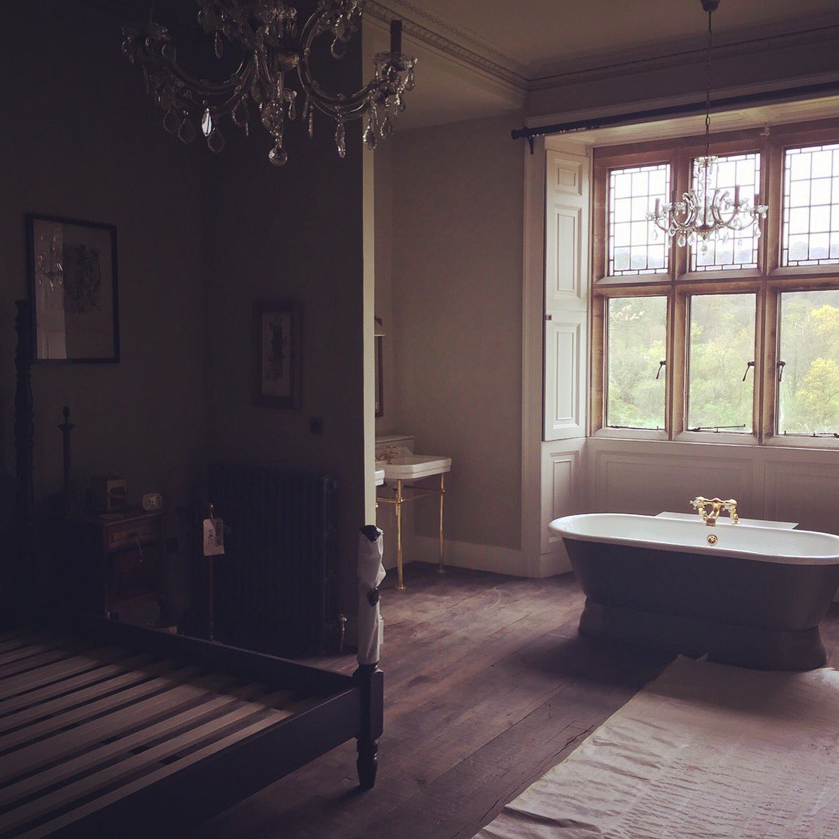 The_Pig_Hotel's tweet photo. The bedrooms at THE PIG-Combe will be spacious with far reaching views.#OpeningJuly book now https://t.co/ngpXeSghxZ https://t.co/3jCVoWH6L3