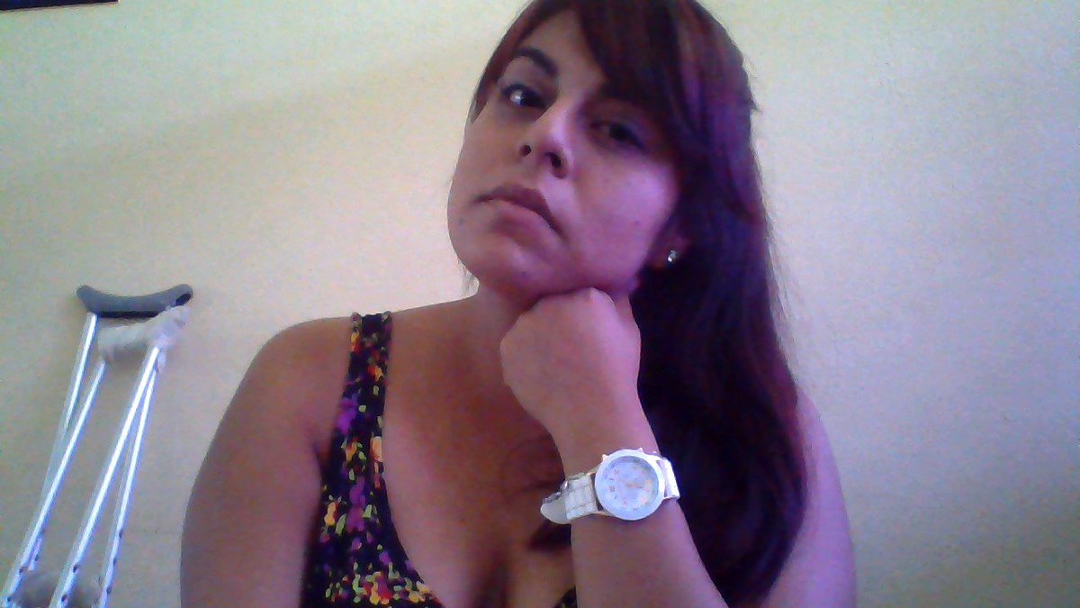 Jessolhara's tweet photo. Iniciando la semana con vibra positiva #actitud #escuchando #Florenceandmachine mis muletas me respaldan!! https://t.co/r2o2olfKUF