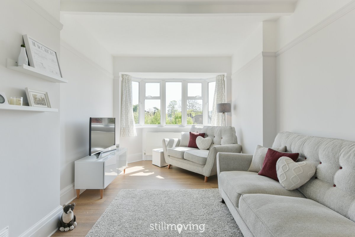 stillmovingLDN's tweet photo. Literally knocked off our feet when we arrived. Simply STUNNING! ๐
ยฃ500k | #3bedflat | #Epsom | @PersonalAgentUK https://t.co/F07yUb6s6I