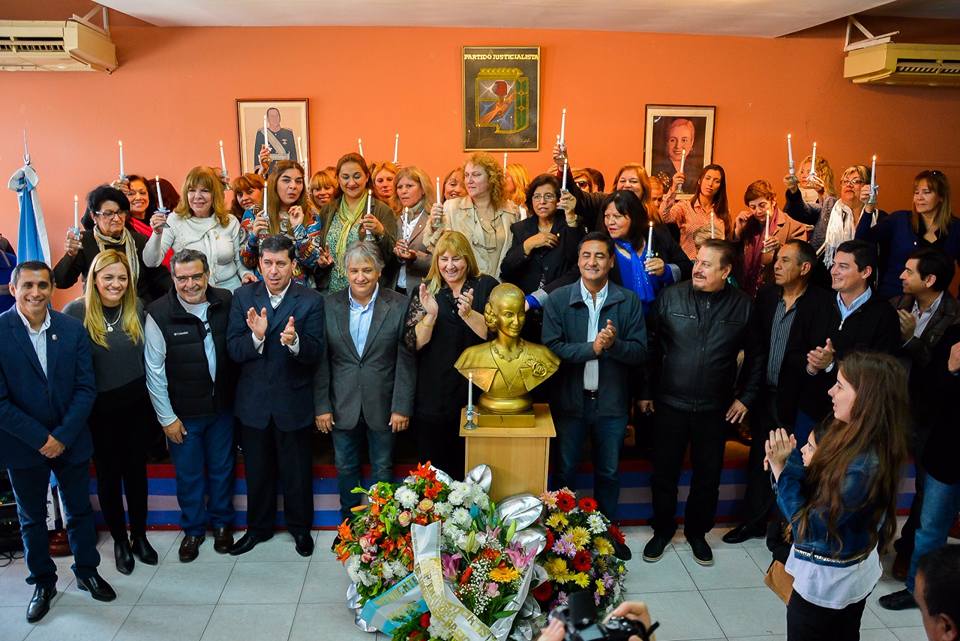 MUPArgentina's tweet photo. @MUPArgentina homenajeó a #Evita en La Rioja, Berazategui y Gral. Rodríguez https://t.co/ZF6xlS6Tdt #EternaEva https://t.co/BsuevW4voS