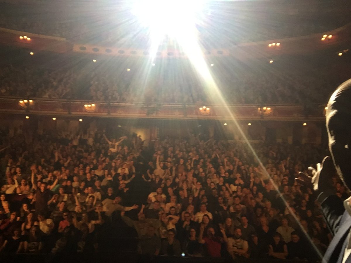 Please tweet any word using #DerrenMiracle in the next 10 mins for my Brizzle show. Thanks all.