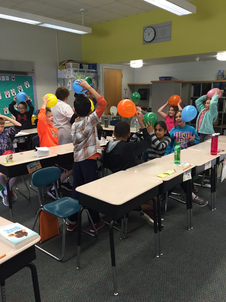 PapadopoulosAA's tweet photo. Room 11 learned so much about electricity today! https://t.co/aofdw56sc8