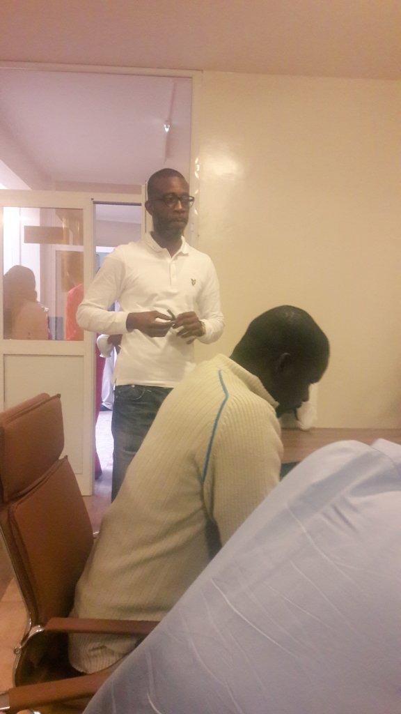 basileniane's tweet photo. Séance d'écoute  du prochain album de @YoussouNdourSN #SenegaalRekk avec la communauté des blogueurs #kebetu https://t.co/duAqVyQxq3