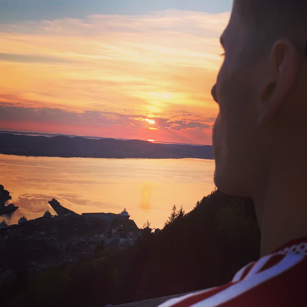 A goal for the summer:see as many sunsets as possible.Tonight I shared it with this lovely man <a href="/DavrosMorton/">David Morton</a> ❤️