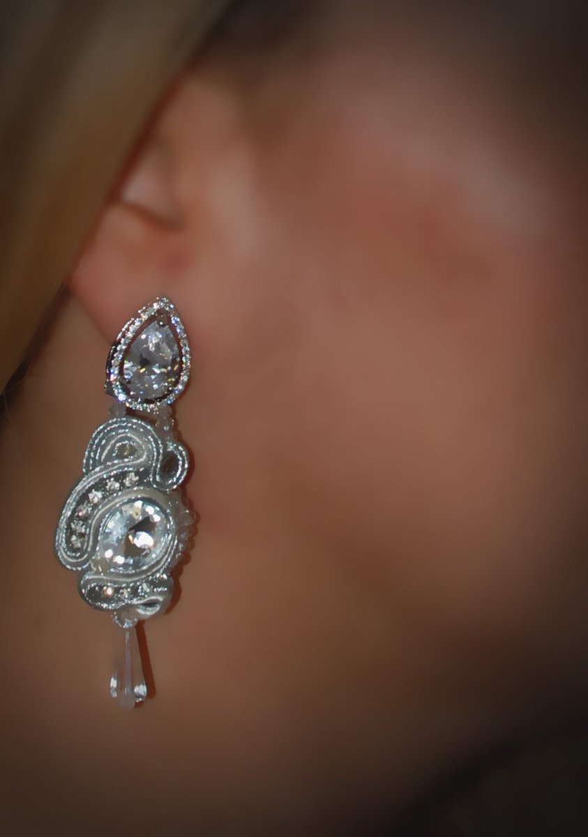 BanosDolores's tweet photo. #soutache #hechoamano #handmade #bodas #eventos #complementos #pendientenovia #peinanovia #complementosdeboda https://t.co/EFyOLzT2ya