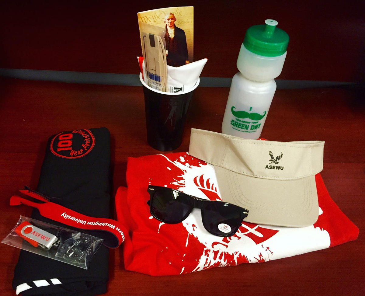 ASEWUeags's tweet photo. Hey Eags! It's time for a SWAG BAG GIVEAWAY! Retweet and favor to enter! #ASEWUswag #goeags https://t.co/FvtFurXTyI