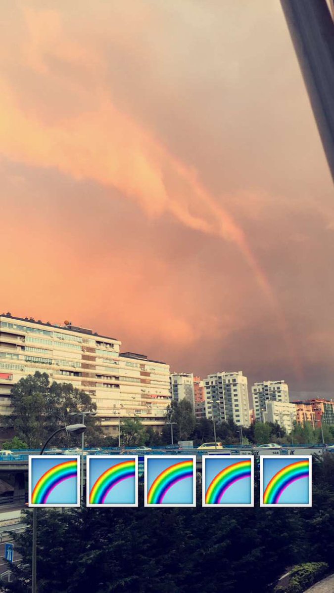 uscofamiliaris's tweet photo. Arcoiris , uno de los fenómenos ópticos y meteorológicos más bonitos , gracias descomposición de la luz 🌈🤓📚 https://t.co/4xa0mabsoj